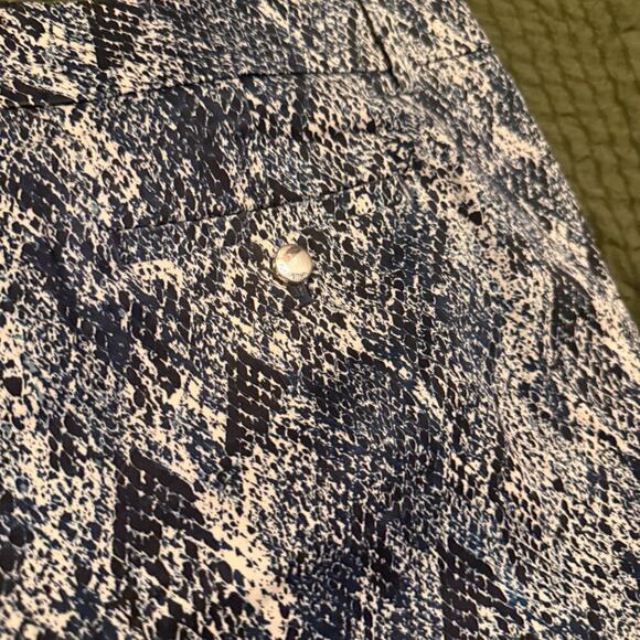 Calvin Klein Women's Blue and White Snake Print Shorts - Size 14 - Picture 8 of 8